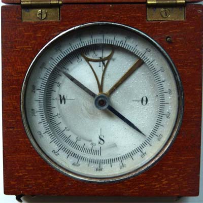 sehr alter kleiner Kompass, Holz-Etui