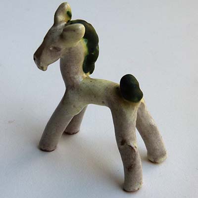 Pferdchen, kleine Keramik-Figur, nicht gemarkt