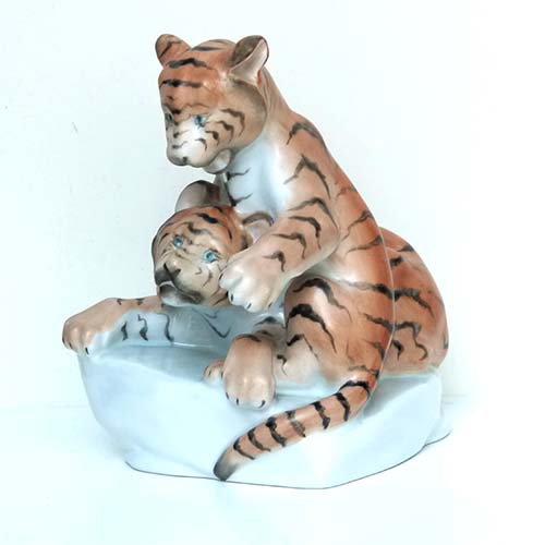 Zsolnay, Porzellanfigur, Tiger