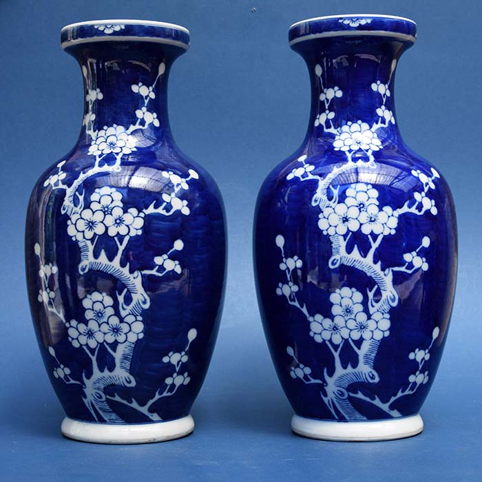 Vasen - Paar, Kirschblüten, Blaumalerei, um 1930