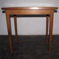 kleines rechteckiges Tischchen, Holz