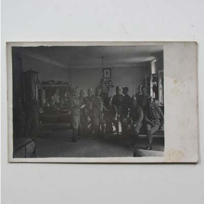 Soldaten im Mannschaftsraum, alte Fotografie, 1. WK