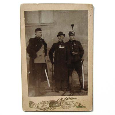 Soldaten mit Säbel, alte Fotografie, um 1900