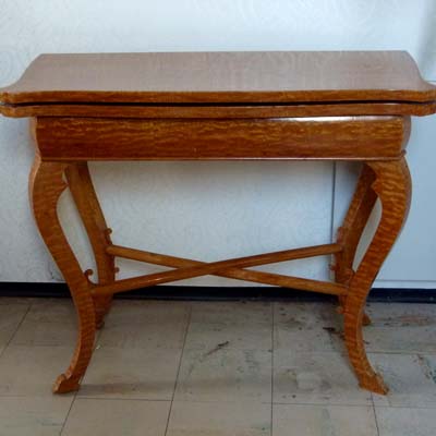 Spiel - Tisch, aufklappbar, Biedermeier, Eschenfurnier