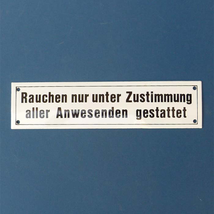 Rauchen nur unter Zustimmung, altes Blechschild