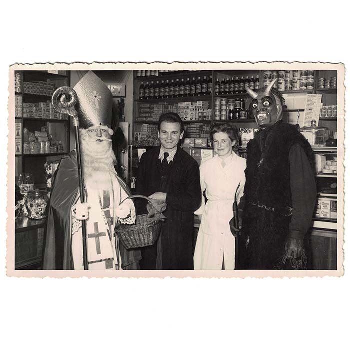 Krampus & Nicolo im Lebensmittelgeschäft